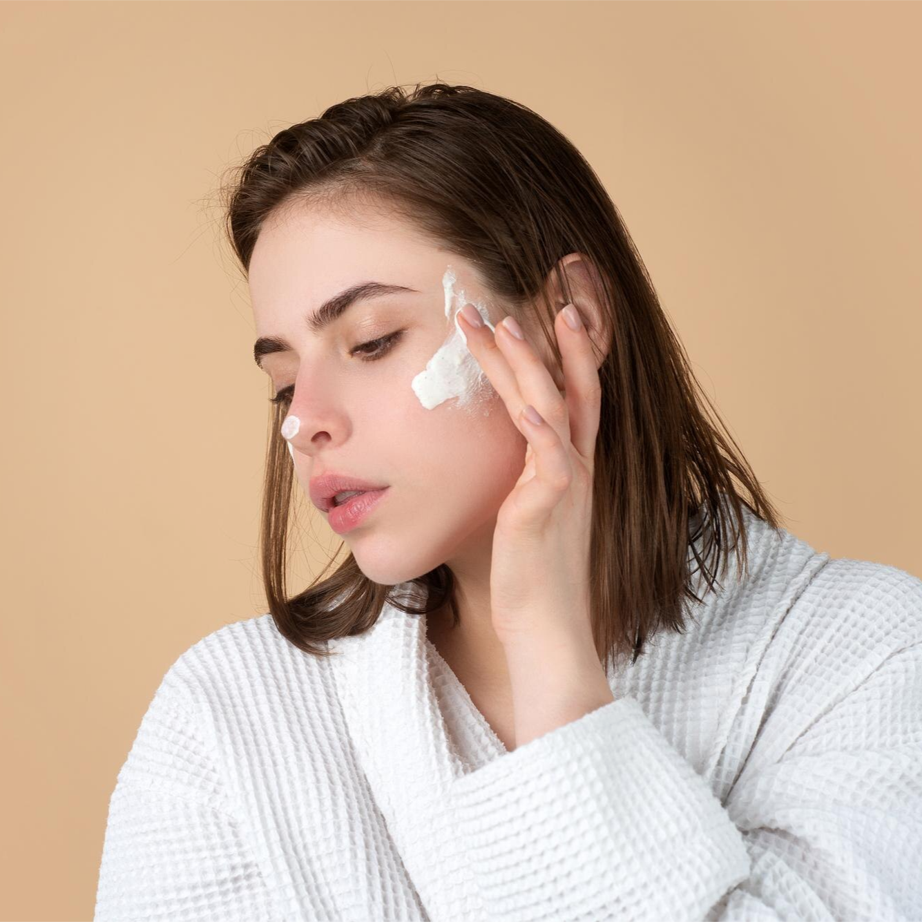 Applying Daily Moisturiser for Soft, Glowing Skin